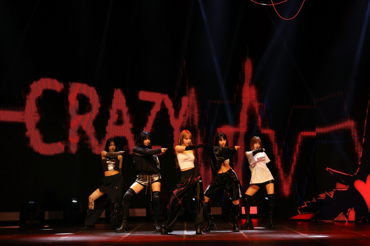 Le Sserafim vuelve con Crazy su mini álbum