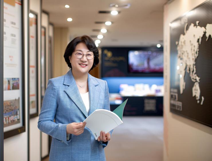 El interés Global por el idioma Coreano 2 Presidenta de la funcación Instituto Rey Sejong para aprender coreano