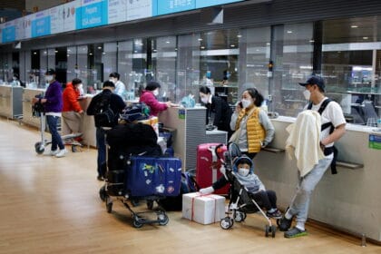 Coreanos regresan a su país luego de emigrar