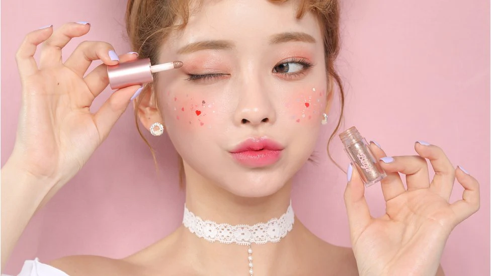 Programas gratuitos de turismo en Seúl al estilo Hallyu 3 Aprende a maquillarte como las estrellas del K-pop con los programas gratuitos de turismo de Seúl
