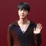 Las estrellas coreanas deslumbran en la semana de la moda Jin de BTS por Gucci