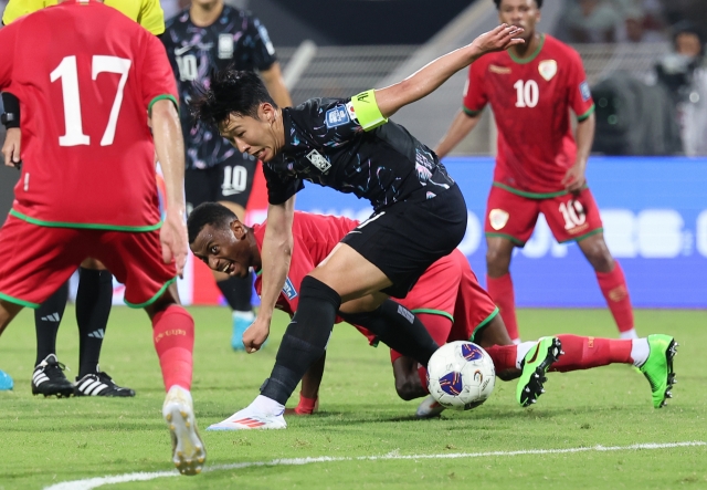 "Mantengan a IU fuera del césped" fútbol versus K-pop 2 Los jugadores y fanáticos del fúbol no quieren que sus estadios se usen para conciertos en Corea del sur