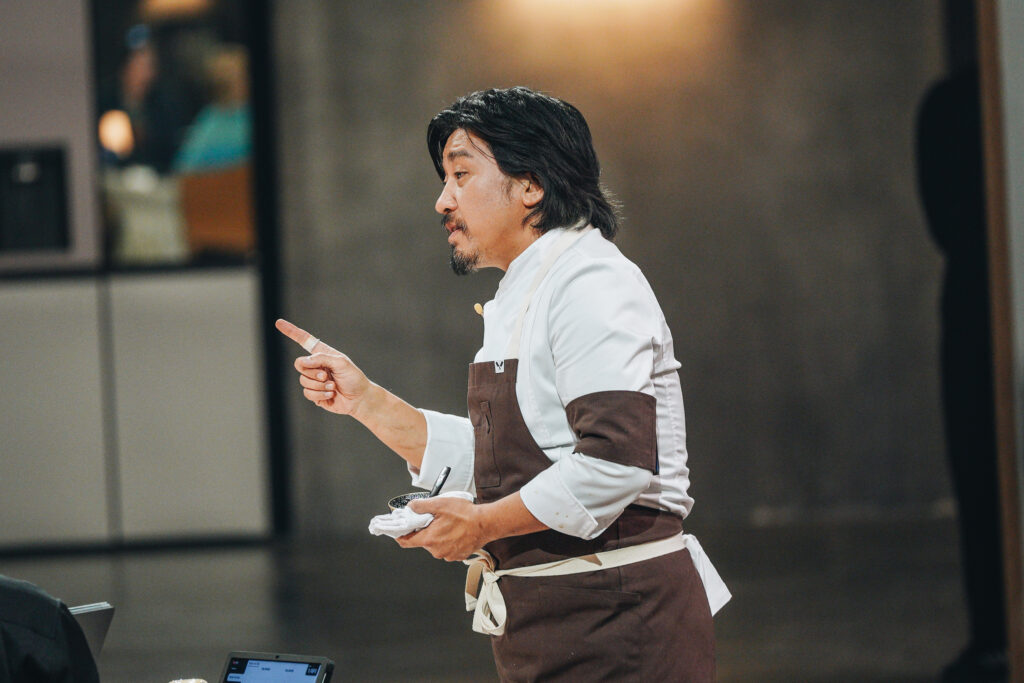 El Boom de Guerra de Cucharas, blancas contra negras 2 El chef Edward Lee del reality show de netflix, la competencia culinaria Guerra de cucharas que está siendo un boom