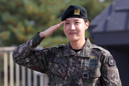 J-Hope "Comienza el 3er capítulo en mi vida" 4 J-Hope finalizó su servicio militar