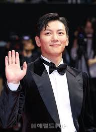 Festival Internacional de Cine de Busan: Homenaje emotivo y estrellas deslumbrantes 7 Jin chan wook en el festival de cine de busan