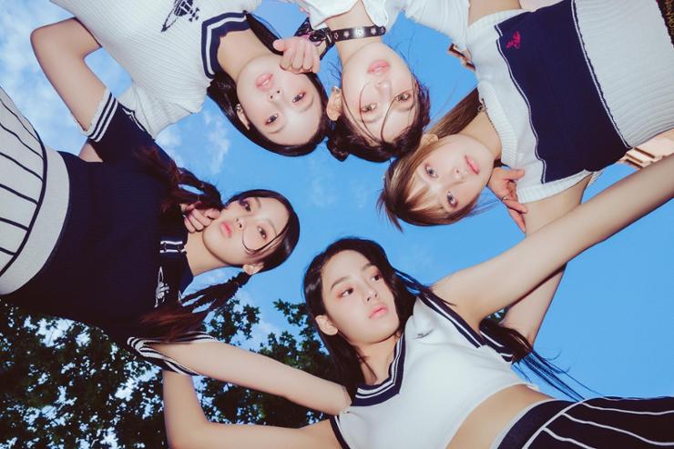 Hanni de NewJeans está decidida a declarar 2 Sigue la controversia entre Newjeans e Illit dos de los grupos femeninos de K-pop en ascenso