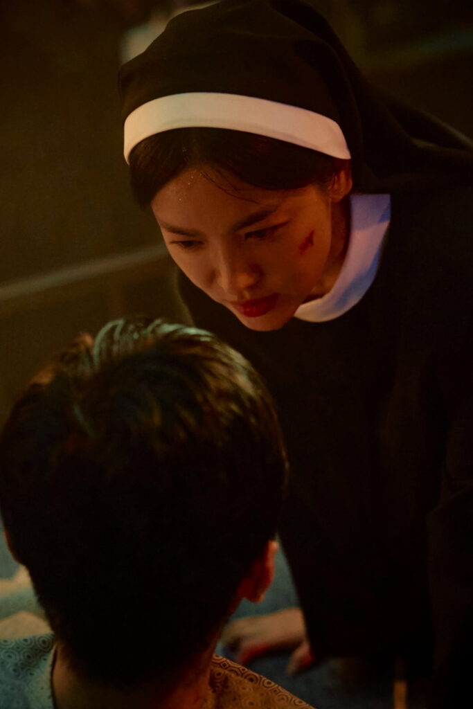 Song Hye-kyo del Romance al Lado Oscuro en "Dark Nuns" 2 Dark nuns se estrean este viernes en corea