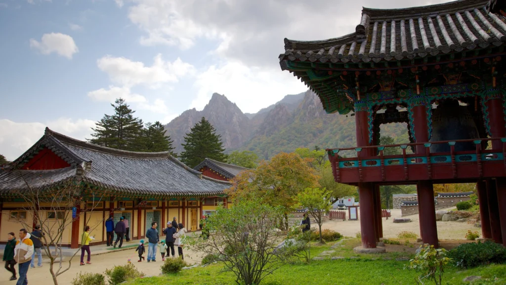 Viaja a Corea en 2025: La Guía Definitiva para Vivir el Hallyu 4 Sokcho templo corea del sur turismo