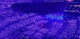 HYBE y Cómo El Regreso de BTS Disparó sus Acciones 4 BTS purple sea