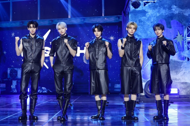 TXT Sorprende con la Renovación de Contrato con BigHit en pleno Show 1 Tomorrow x together renovación de contrato
