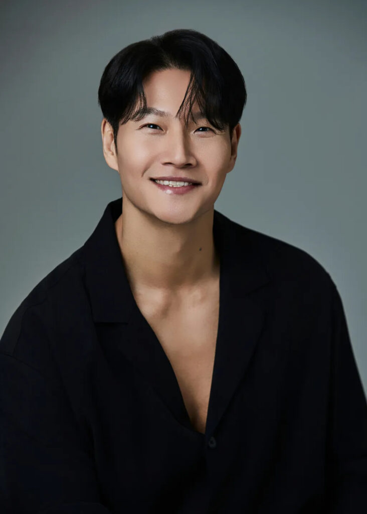 Kim Jong Kook de ‘Running Man’ Anuncia su Boda a sus 49 años 3 Kim Jong Kook de running man se casa