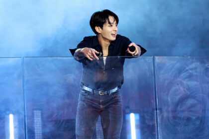 Jungkook, entraron a su casa