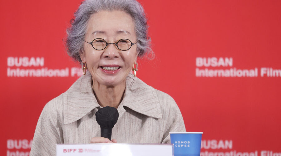 Youn Yuh-jung y el apoyo al Colectivo LGBTQ+ en el Festival de Cine de Busan 1 Youn Yuh-jung apoya al colectivo lgtbq+
