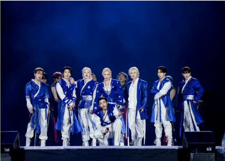 Gira dominAte stray kids encore