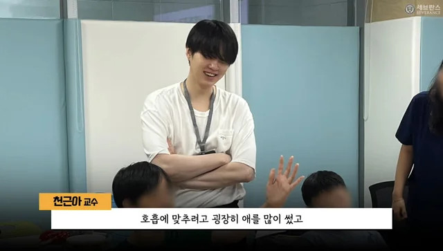 severance-photos-of-yoongi-from-when-he-volunteered-at-v0-h0xp8ssv4u8f1 Yoongi junto a los niños para el proyecto MIND