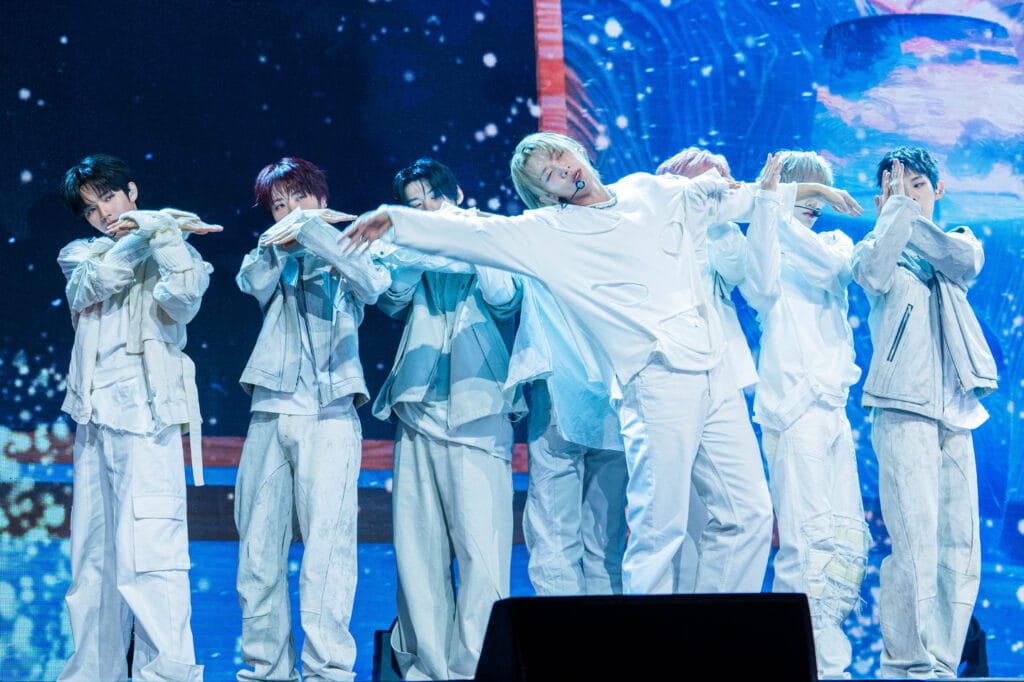 AHOF k-pop cbce Ahof interpretando pinocchio k-pop