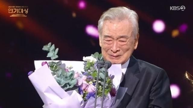 Lee Soon-jae KBS Drama awards Daseng para Lee Soon-jae por Dogs knows everything